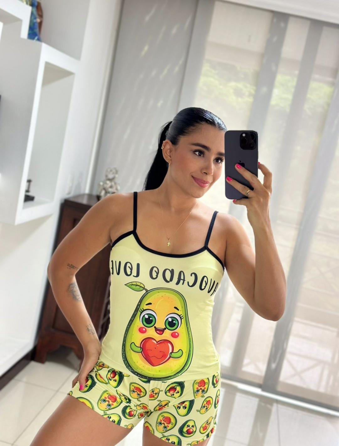 Short Tira